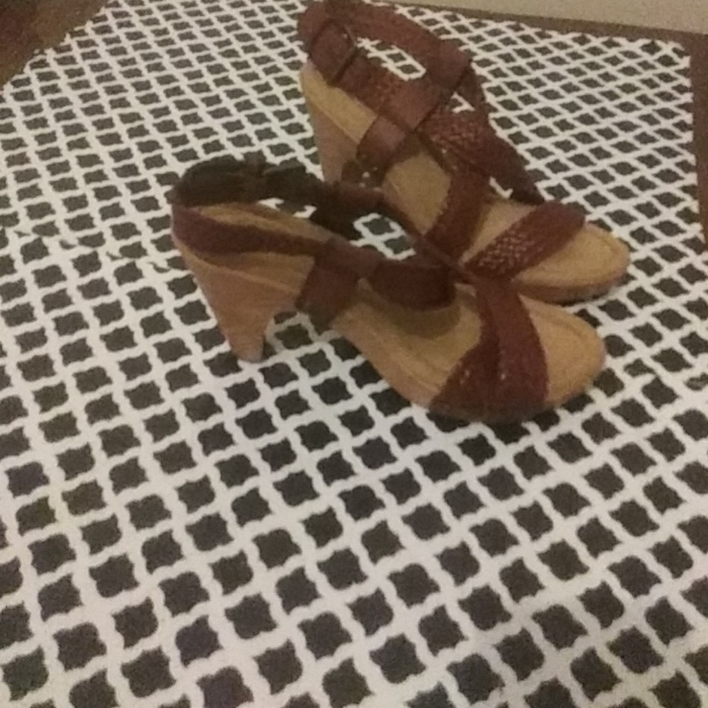 Brown. Oxford. Sandal